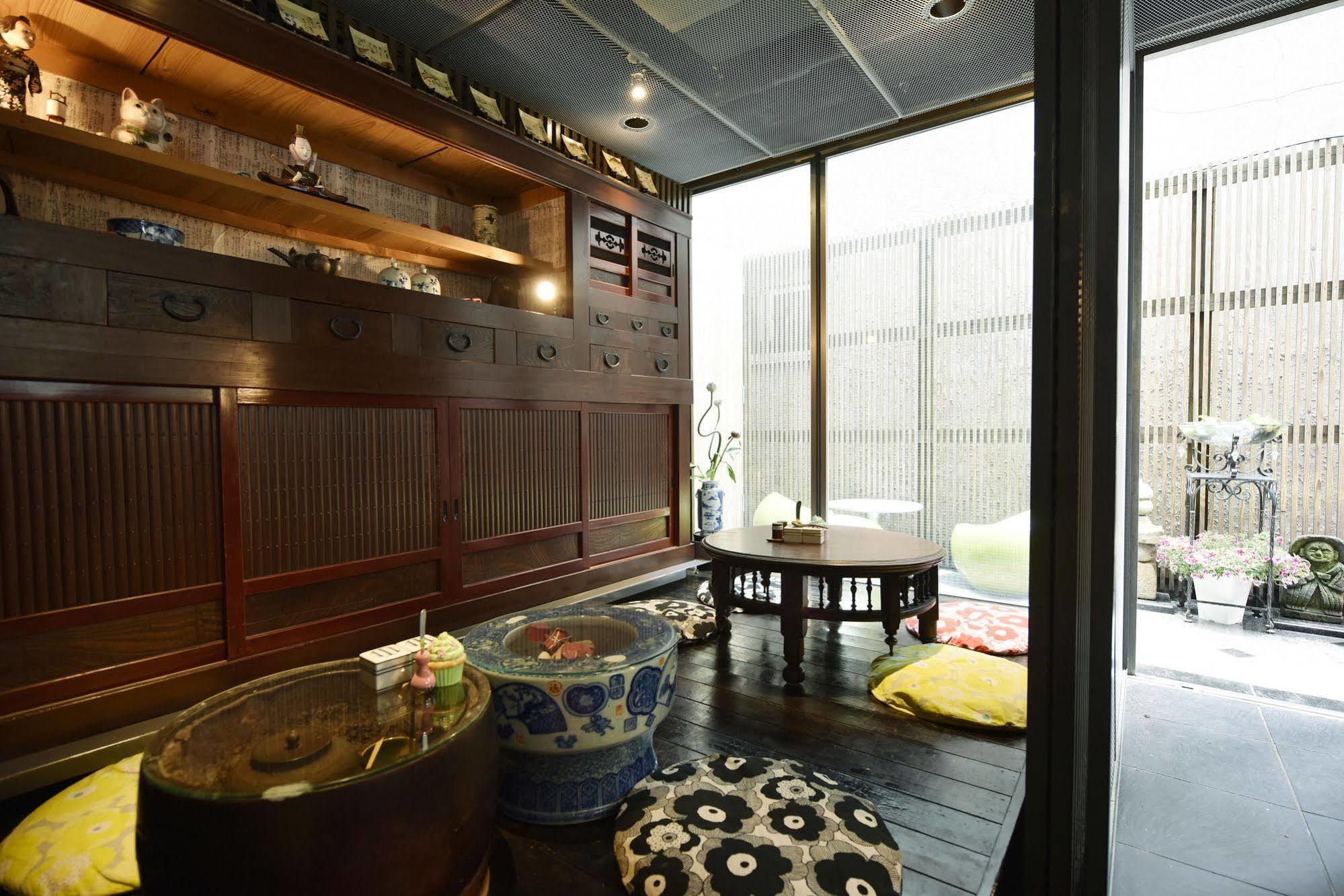 Andon 2* Tokio